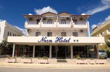 Neon Hotel (Неон Отель), Крит
