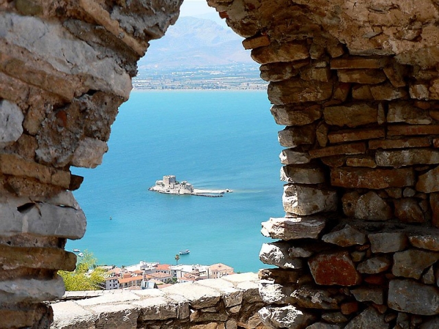 Форт Будзи в Нафплионе вид с крепости Паламиди